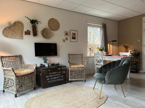 Et tv og/eller underholdning på Alluring Apartment in Bergen with Terrace, Garden and BBQ