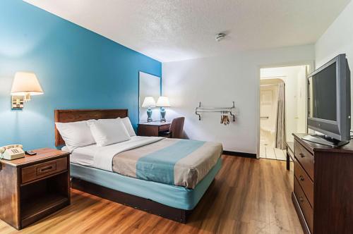 Ένα ή περισσότερα κρεβάτια σε δωμάτιο στο Motel 6-Southgate, MI - Detroit