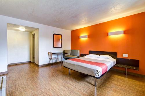 Postel nebo postele na pokoji v ubytování Motel 6-Richfield, OH
