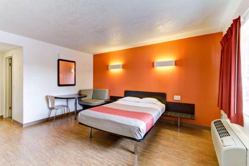 Postel nebo postele na pokoji v ubytování Motel 6-Richfield, OH