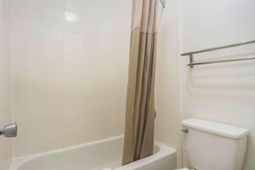 a bathroom with a tub and a toilet and a shower at Motel 6-Gainesville, GA in Gainesville