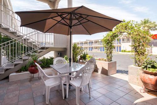 Balkoni atau teres di Motel 6-El Paso, TX - Airport - Fort Bliss