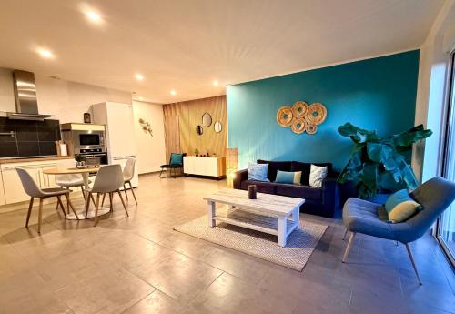 Køkken eller tekøkken på La Villa Vaihéré en Camargue, l'Hibiscus et le Magnolia