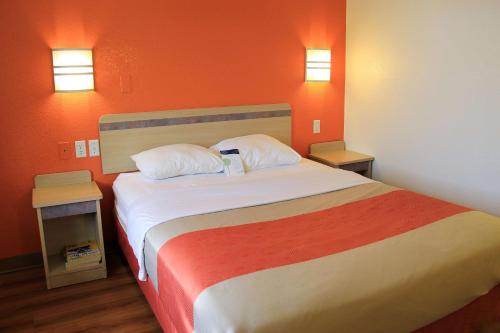 Motel 6-Enfield, CT - Hartfordにあるベッド