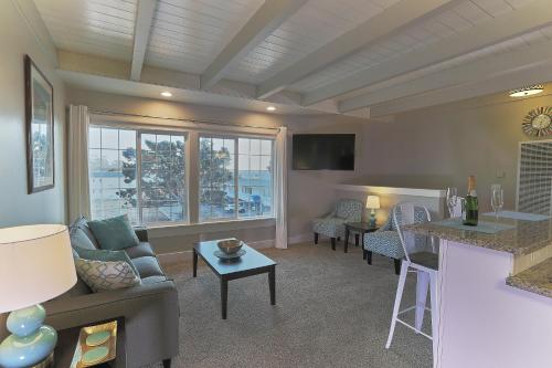 a living room with a couch and a table at Pleasant Inn in Morro Bay