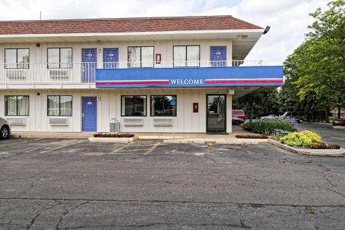 a white and blue building with a window at Motel 6-Amherst, OH - Cleveland West - Lorain in Amherst