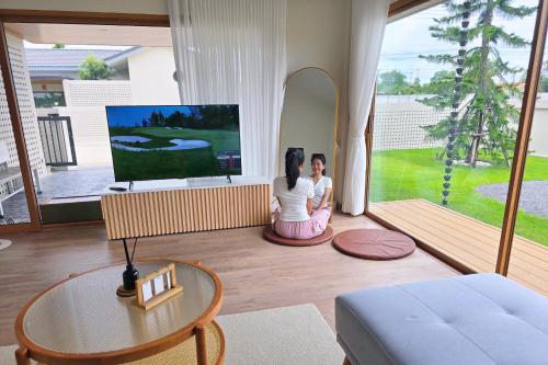 TV a/nebo společenská místnost v ubytování Villa 88 By KANNARA