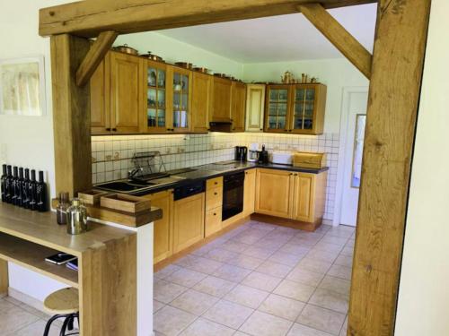 Kuchyň nebo kuchyňský kout v ubytování Lovely Meadow House in the land of Croix Scaille