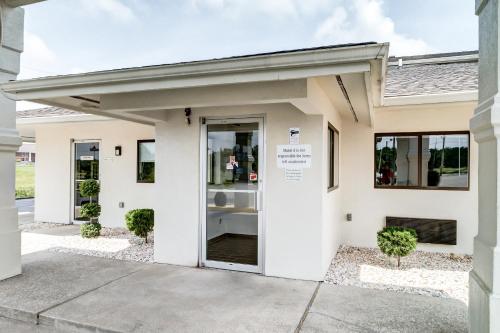a white house with a large glass door at Motel 6-Berea, KY in Berea