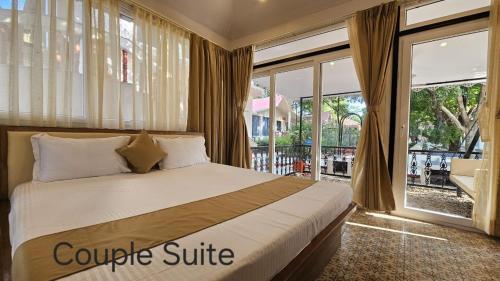 En eller flere senge i et værelse på SANTINIKETAN RETREAT, Bolpur