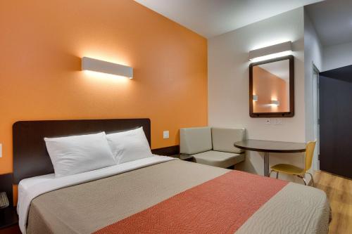 Postel nebo postele na pokoji v ubytování Motel 6-Tulsa, OK