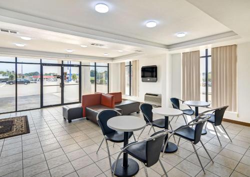 a lobby with tables and chairs and a couch at Motel 6-Lindale, TX in Lindale