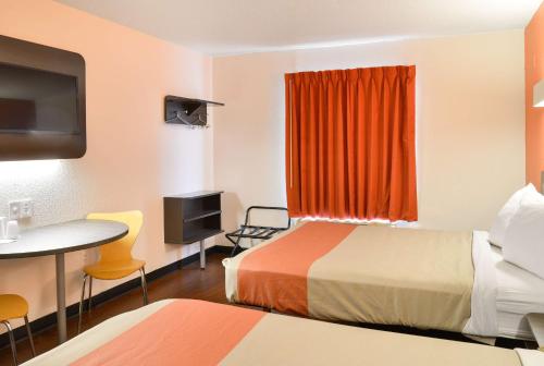 Cama o camas de una habitación en Motel 6-Toledo, OH