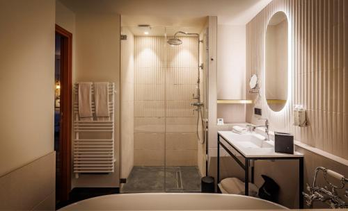 Et badeværelse på Grand Hotel de Courtoisville