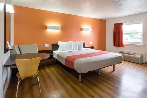 Un ou plusieurs lits dans un hébergement de l'établissement Motel 6-Sidney, OH