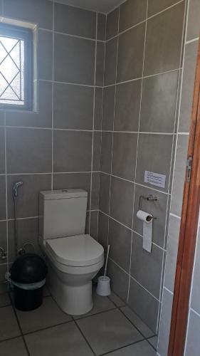 Et badeværelse på 639 Palm Beach