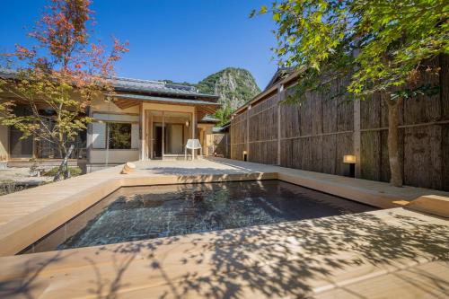 a swimming pool in the backyard of a house at 御宿竹林亭 in Takeo