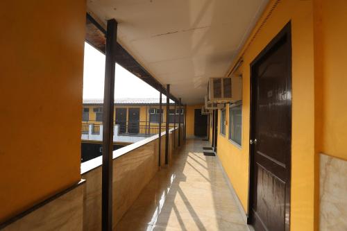 Ban công/sân hiên tại Super Hotel O Samrat