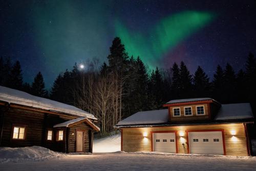 Luxurious Log House - Gränsfors 354 om vinteren