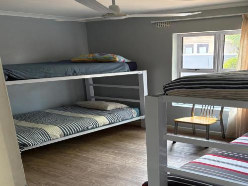 a room with two bunk beds and a window at Tolbos Backpackers in Worcester