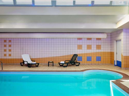 Swimmingpoolen hos eller tæt på Aparthotel Adagio Access Poitiers