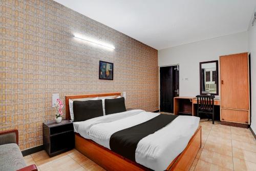 Postel nebo postele na pokoji v ubytování Hotel O Clock Tower Ludhiana Formerly Greatwall