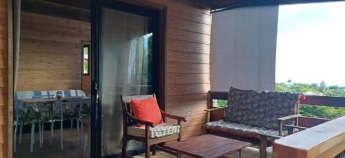 Een balkon of terras bij Les chalets de ravine citrons