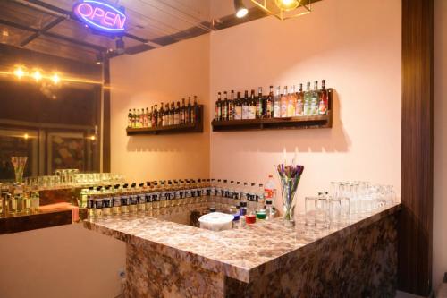 Drinks på Hotel Shri Amritganga Residency- Free Parking & Restaurant and Lift Facilities - Fully #Air Conditioning- Best Hotel In Haridwar