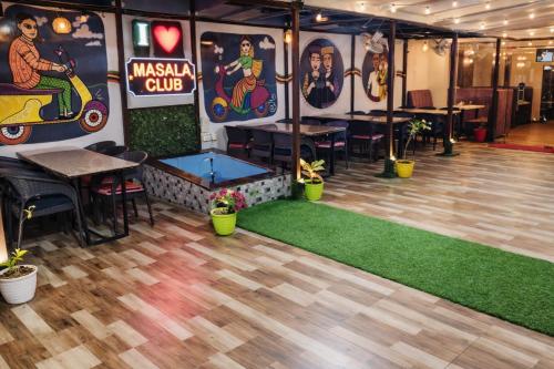 Spillelokalet på Hotel Shri Amritganga Residency- Free Parking & Restaurant and Lift Facilities - Fully #Air Conditioning- Best Hotel In Haridwar