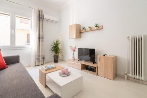 Beautiful apartment under Acropolis