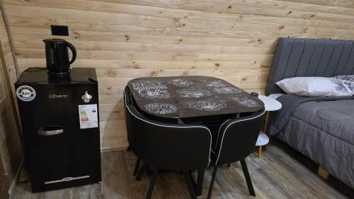 a small table in a room next to a bed at Tiny House in Trape
