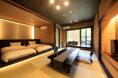 เตียงในห้องที่ Hakone Suimeisou