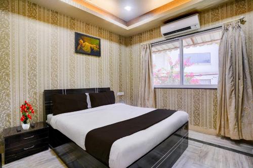 En eller flere senge i et værelse på Collection O Gold Valley Formerly Misty Royale