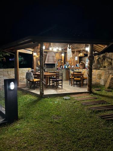 Un restaurante u otro lugar para comer en Studio Brisa