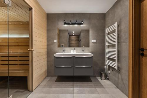 a bathroom with a sink and a mirror at APARTAMENT No 1 MOUNTAIN VIEW Sauna Priv okolice Zakopane Czorsztyn Kluszkowce in Kluszkowce