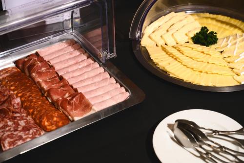 Jídlo v hotelu nebo okolí