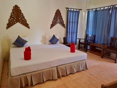 Een bed of bedden in een kamer bij Phangan Orchid Resort