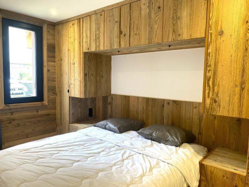 Superbe appartement rénové 4 pers, 2 salles de bain, Parking et WiFi, proche centre et pistes