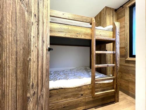 Superbe appartement rénové 4 pers, 2 salles de bain, Parking et WiFi, proche centre et pistes