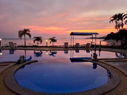 Het zwembad bij of vlak bij Phangan Orchid Resort