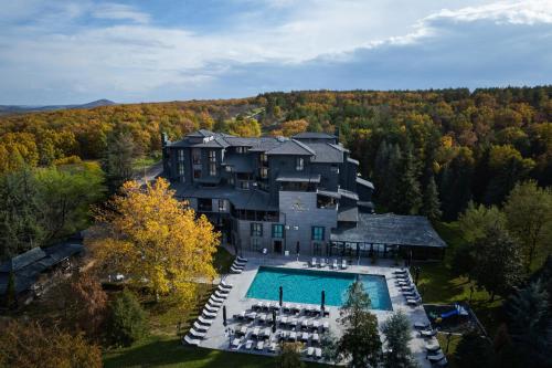 an aerial view of a large house with a swimming pool at Stillaterm SPA in Mineralni Bani