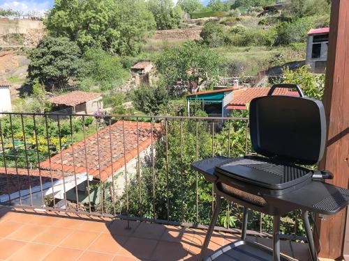 En have udenfor Casa Rural La Vera, Terraza con Vistas a la Sierra
