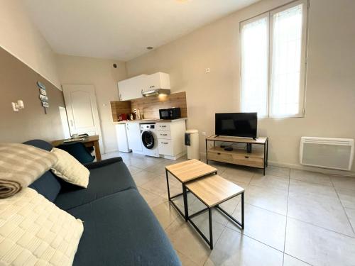 Kuchyň nebo kuchyňský kout v ubytování Studio bien équipé avec clim Proche gare et centre-ville