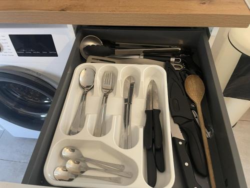 Kuchyň nebo kuchyňský kout v ubytování Studio bien équipé avec clim Proche gare et centre-ville