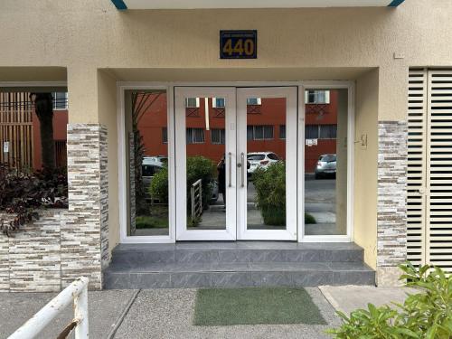 a sign on the door of a building at Hotel Capri in Iquique