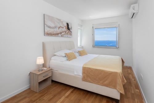 En eller flere senge i et værelse på Luxury Penthouse Royal Residence