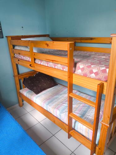 a pair of bunk beds in a room at Residencial savassi in Betim