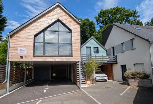 a house with a garage in a parking lot at L'Appart - Résidence Chez Gally à Angers in Les Ponts-de-Cé