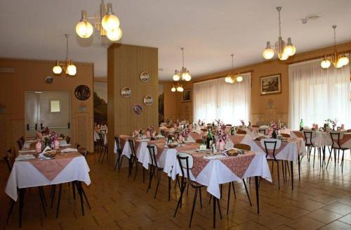 En restaurant eller et andet spisested på Casa Per Ferie Arta Terme