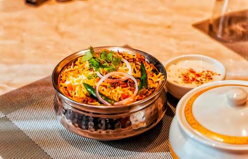 Eten bij of ergens in de buurt van het hotel

